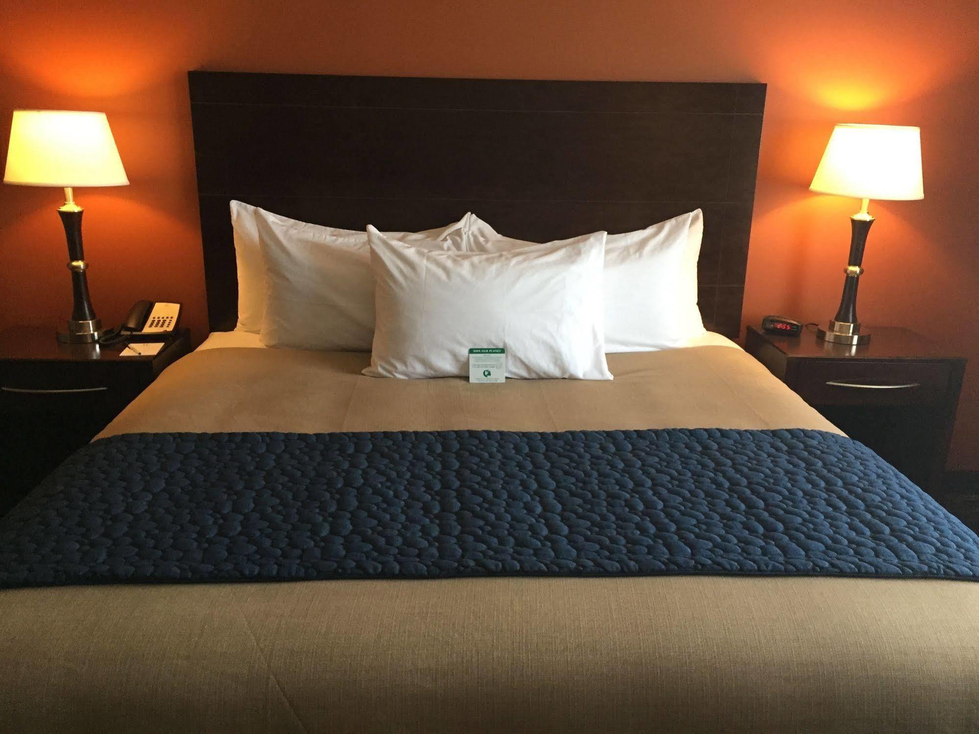 Grandstay Hotel & Suites Mount Horeb - Madison Exterior foto